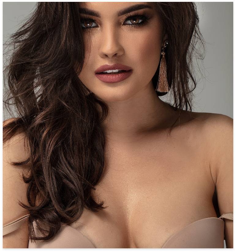 Brunette woman smiling at the camera